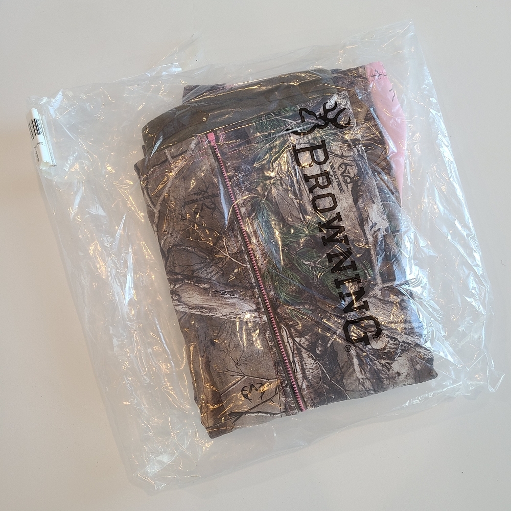 Realtree Women's Ski & Snow Jacket - Camouflage and Pink - Picture 9 of 9